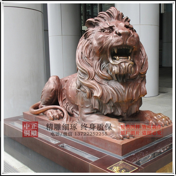 門上的銅獅子