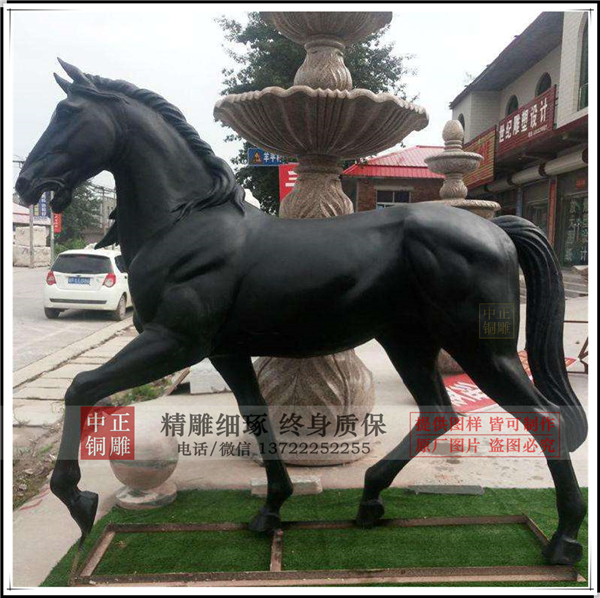 戰(zhàn)馬銅像