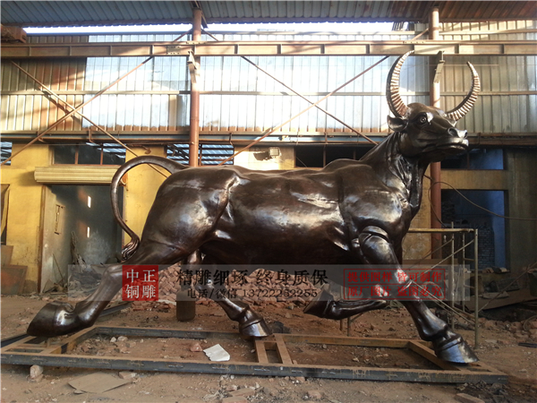 廣場(chǎng)大型銅牛.jpg