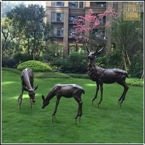 小區(qū)景觀銅鹿雕塑.jpg 小區(qū)景觀銅鹿雕塑.jpg