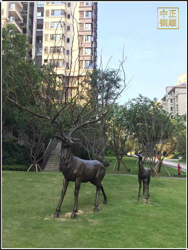 小區(qū)雕塑銅鹿.jpg 小區(qū)雕塑銅鹿.jpg