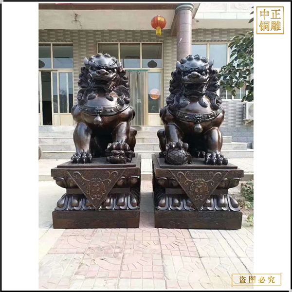 傳統(tǒng)鑄銅獅子雕像