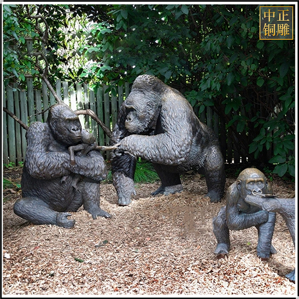 動物園大猩猩銅雕塑.jpg